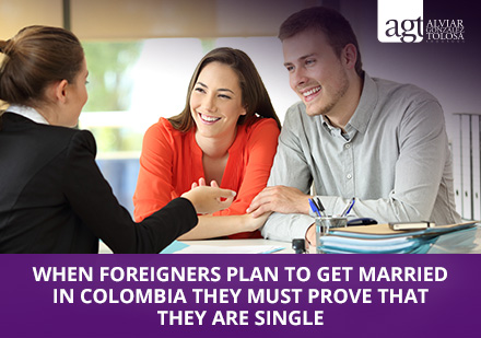You Need Your Birth Certificate to Get Married in Colombia A Couple Getting Marriage in Colombia