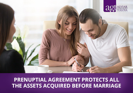 Couple Needs Assistance in how are Assets Divided in a Divorce Couple Signing a Prenuptial Agreement With a Law Firm in Colombia