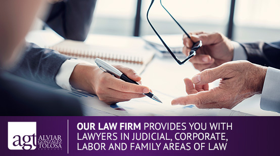 Our Lawyers in Colombia Guarantees a successful Service of Legal Representation and Counseling in Every Case Lawyers in Colombia Discussing a Process
