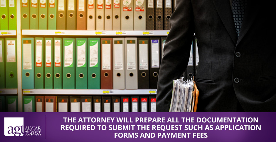 Obtain the Invima Health Registration in Colombia, With our Attorneys Specialists Colombian Lawyer Holding Data Files for Regulatory Services